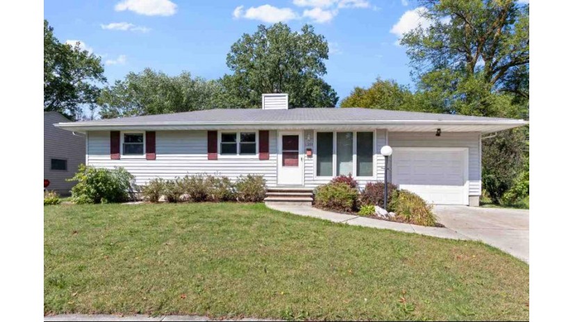 1259 N Locust Street Green Bay, WI 54303 by Resource One Realty, Llc $172,500