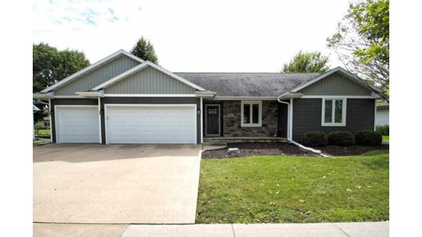 354 Windingbrook Drive Oshkosh, WI 54904 by Re/Max 24/7 Real Estate, Llc $284,900