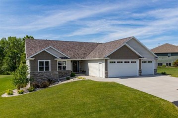 N1061 Quarry View Drive, Greenville, WI 54944