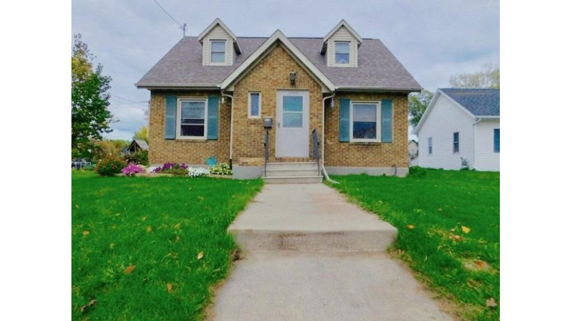 1009 Day Street Green Bay, WI 54302 by Shorewest Realtors $157,000