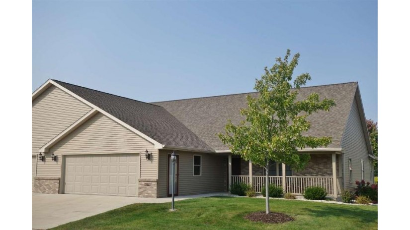 1375 Moonlight Lane Fond Du Lac, WI 54937 by Klapperich Real Estate, Inc. $274,900