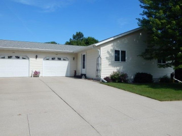 809 Summer Ave, Waupun, WI 53963-1071