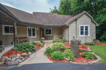 2413 W Juniper Ridge Ct, Janesville, WI 53545