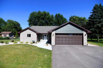 4104 N Lunar Dr, Harmony, WI 53546