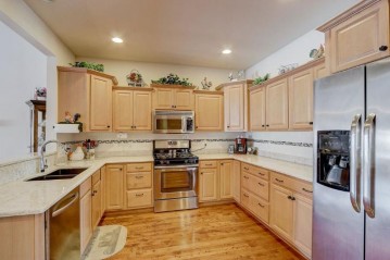 310 Amber Dr 31, Whitewater, WI 53190