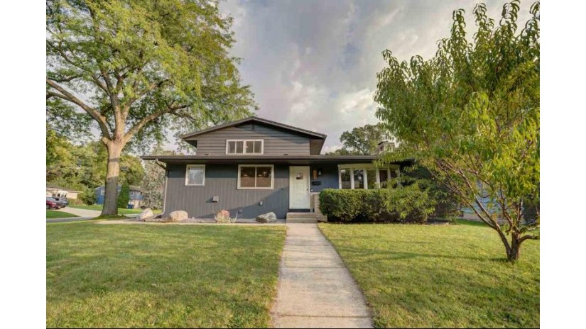 209 Kings Row Monona, WI 53716 by Stark Company, Realtors $365,000