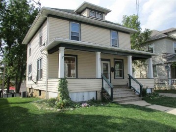 225 N Main St, Juneau, WI 53039