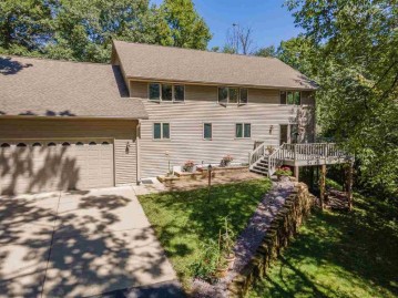 S11415 Seitz Rd, Prairie Du Sac, WI 53583