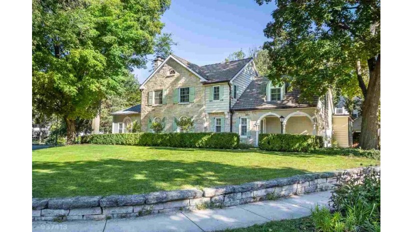 118 Lakewood Blvd Maple Bluff, WI 53704 by Sprinkman Real Estate $1,299,000