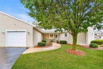 110 Buckingham Ct, Cambridge, WI 53523