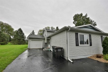 926-928 Parkview Dr, Milton, WI 53565