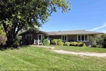 N5608 Harvey Rd, Aztalan, WI 53549