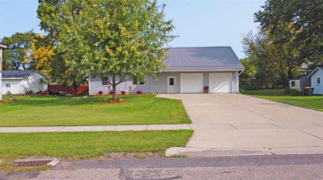 106 E North St, La Valle, WI 53941