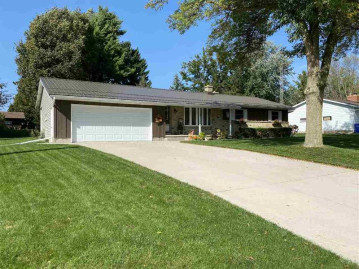 108 Greenview Dr, Columbus, WI 53925