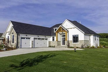 W201N5256 Sandpiper Ln, Menomonee Falls, WI 53051