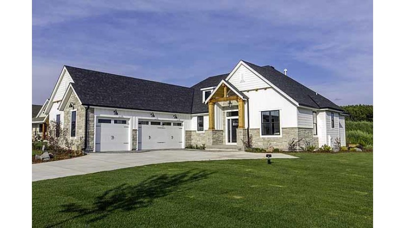 W201N5256 Sandpiper Ln Menomonee Falls, WI 53051 by Aspen Homes Inc. $699,900