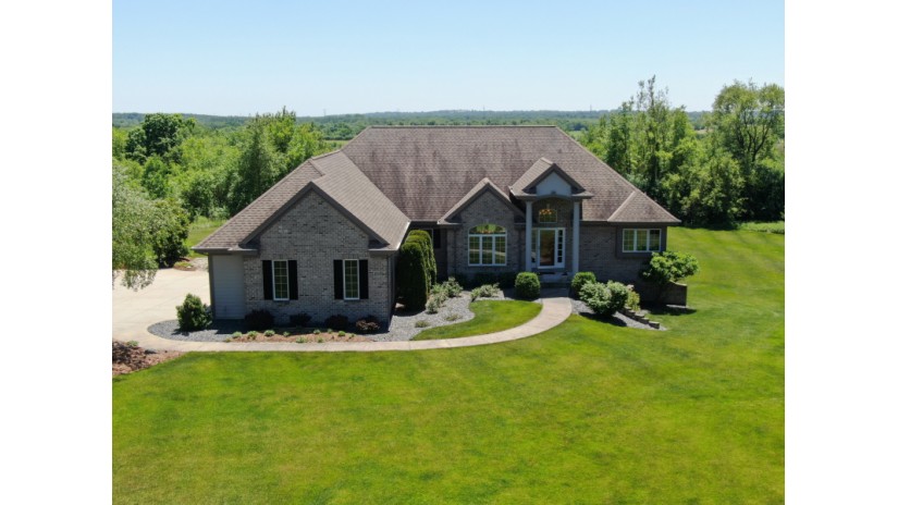 N87W27355 Emerald Fields Ct Lisbon, WI 53029 by Shorewest Realtors $665,500