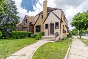 1601 S 55th St, West Milwaukee, WI 53214-5245