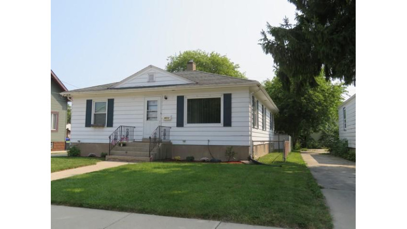 4613 28th Ave Kenosha, WI 53140 by Bear Realty, Inc $164,900