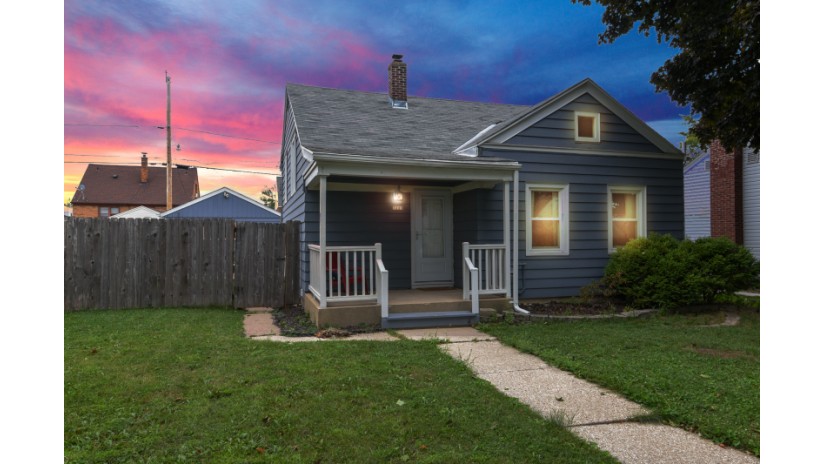 3223 S 22nd St Milwaukee, WI 53215 by Shorewest Realtors $182,500