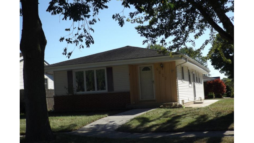 6225 54th Ave Kenosha, WI 53142 by RE/MAX Newport $189,900