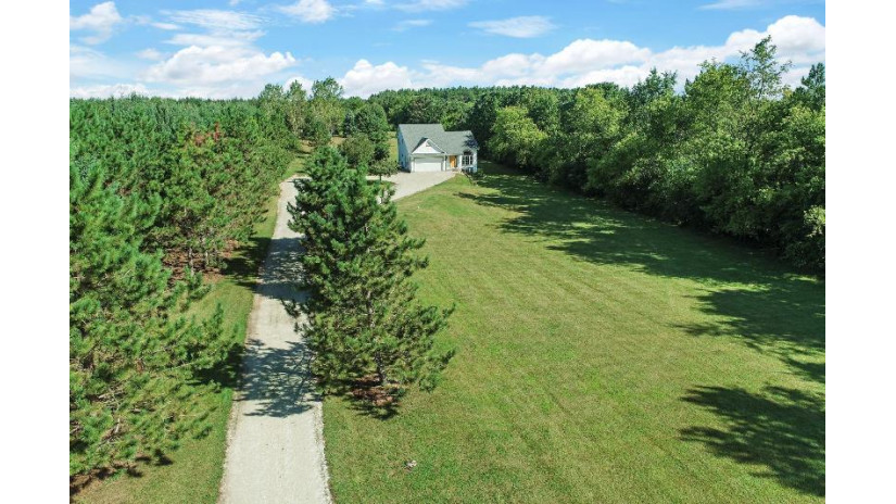 W512 Kearney Rd Spring Prairie, WI 53105 by Keefe Real Estate, Inc. $469,000