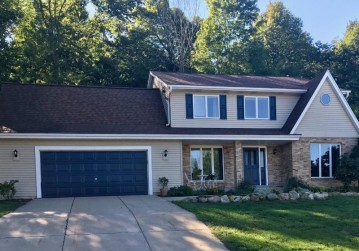 535 N Majesa Hills Ln, Saukville, WI 53080