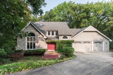 885 Satinwood Ct, Brookfield, WI 53005-6853