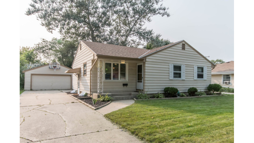 5507 N 106th St Milwaukee, WI 53225 by Shorewest Realtors $144,900