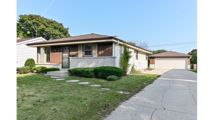8700 W Holt Ave Milwaukee, WI 53227 by Shorewest Realtors $194,500