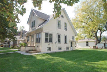 403 Grand Ave, Hartford, WI 53027-2203