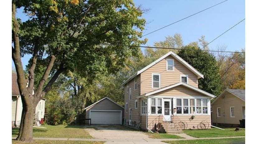 824 N Main St Fort Atkinson, WI 53538 by Wayne Hayes Real Estate LLC $155,000