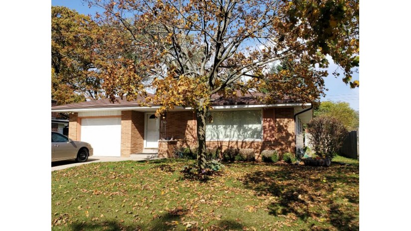 4538 W Tesch Ave Greenfield, WI 53220 by RE/MAX Realty Pros~Milwaukee $189,900