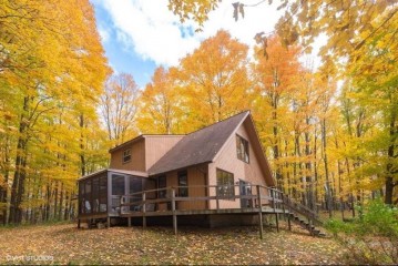 18631 Rocky Ct, Mishicot, WI 54208