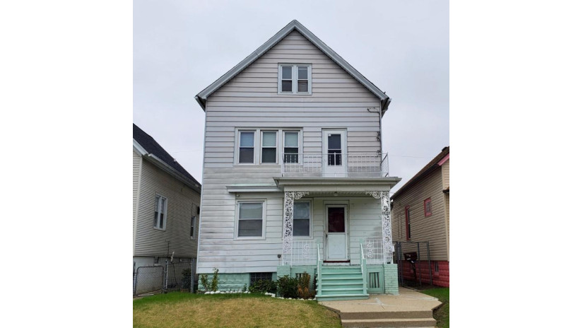 2414 S 18th St 2414A Milwaukee, WI 53215 by JC Realtors $125,000