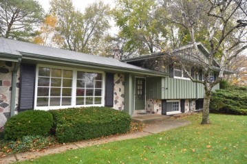 7355 N Longview Ave, Glendale, WI 53209-2149