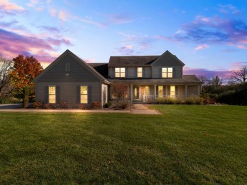 8533 W Highland Rd, Mequon, WI 53097-2701