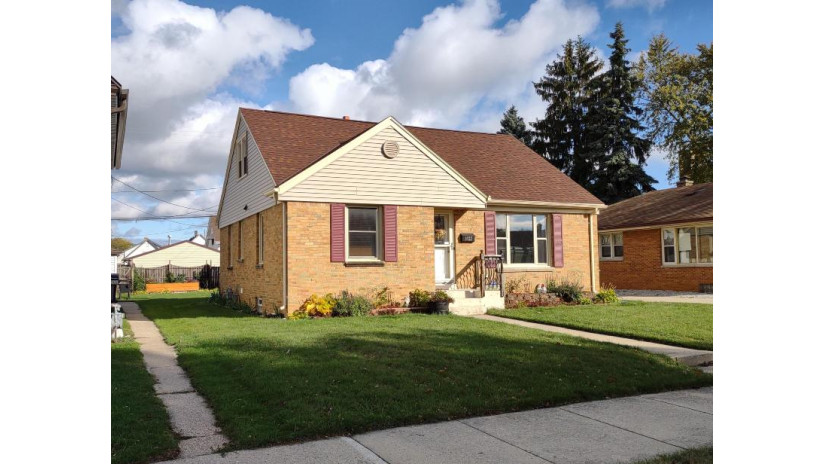 1622 Minnesota Ave South Milwaukee, WI 53172 by First Weber Inc - Delafield $220,000