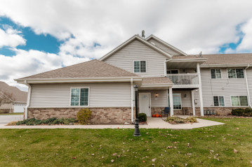 W197N17068 Stonewall Dr, Jackson, WI 53037-9119