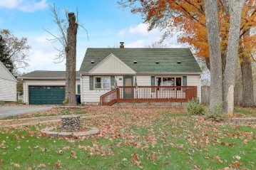 7025 S 20th St, Oak Creek, WI 53154-1303