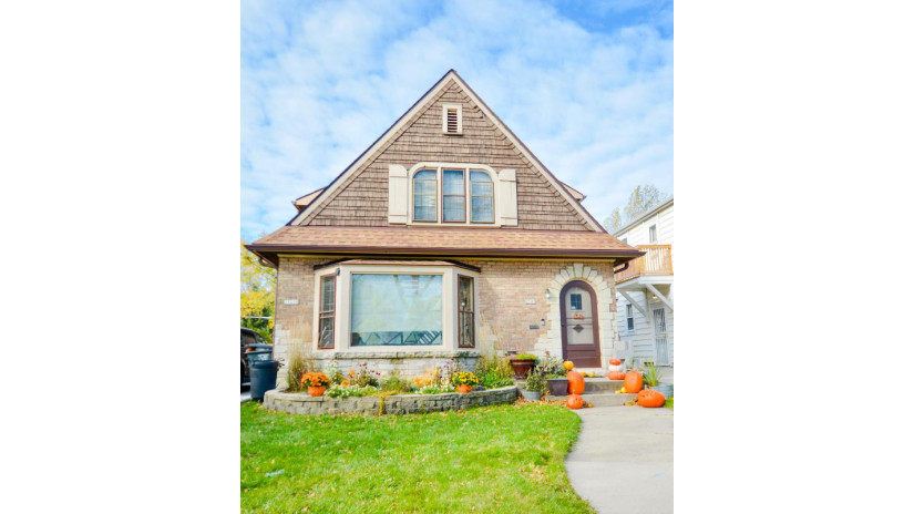 2525 N 64th St Wauwatosa, WI 53213 by Elements Realty LLC $259,900