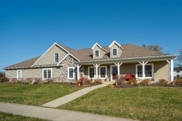 740 Grove Trl, Twin Lakes, WI 53181-9182