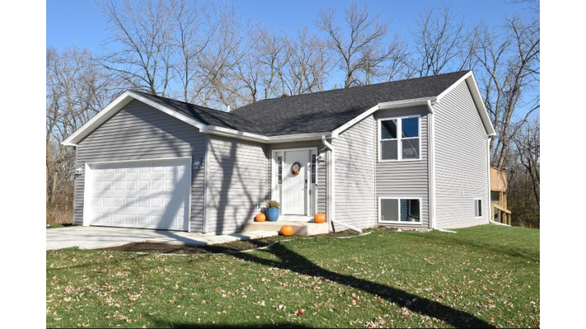 11409 276th Ave Salem Lakes, WI 53179 by Coldwell Banker Realty -Racine/Kenosha Office $279,900