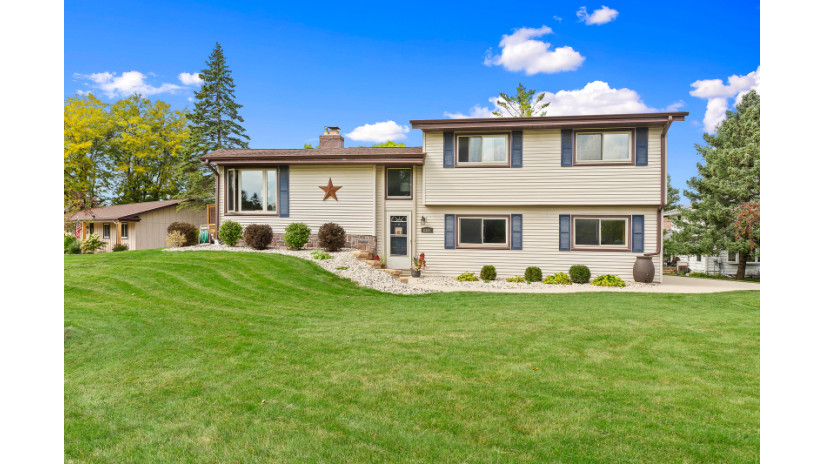 8367 S 36th St Franklin, WI 53132 by Shorewest Realtors $265,000