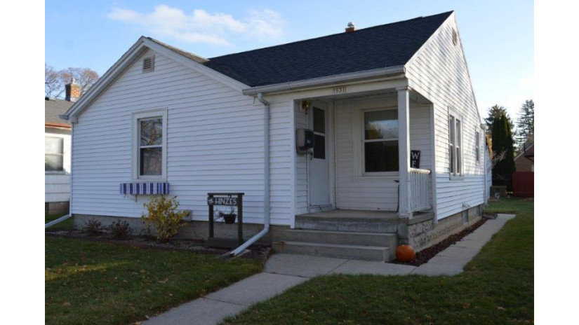 1631 Oakland Ave Sheboygan, WI 53081 by RE/MAX Universal $89,900