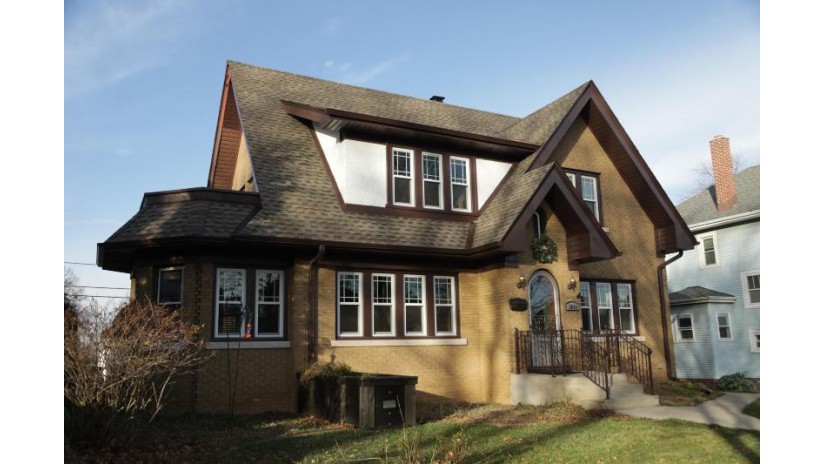 3844 E Van Norman Ave Cudahy, WI 53110 by Parkway Realty, LLC $324,900