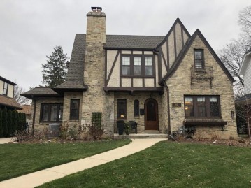 1911 Forest St, Wauwatosa, WI 53213-2152