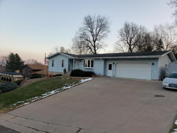 715 1st St N, La Crescent, MN 55947