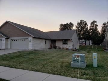 910 Wildwood Ct, La Crescent, MN 55947