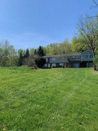 W4324 Drectrah Coulee Rd, Barre, WI 54601